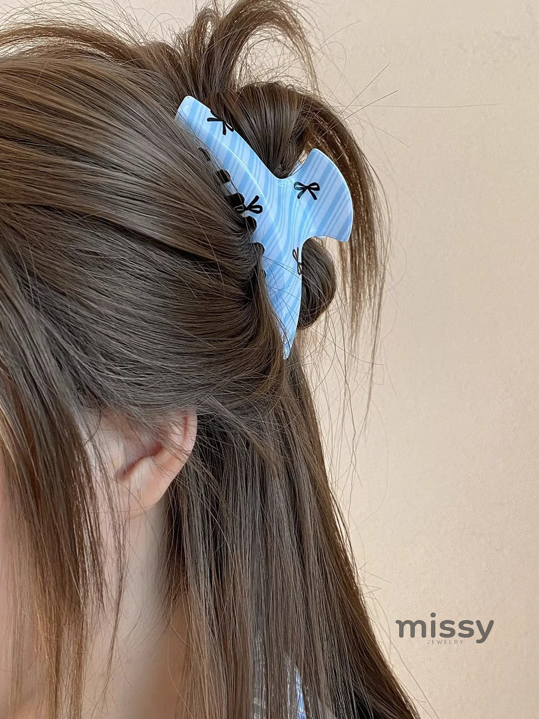 Jaiyana Striped Bow Claw Clip