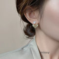Jamila Gold Petal Pearl Earrings [9NQPKCHM]