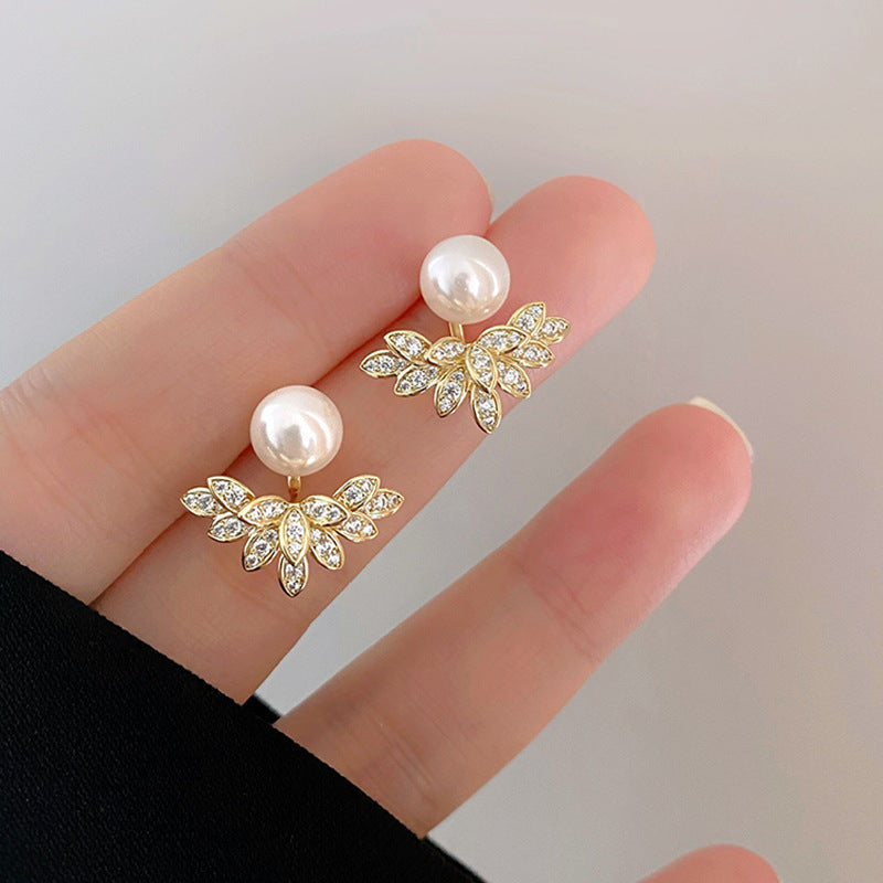 Jamila Gold Petal Pearl Earrings [TVT522H8]
