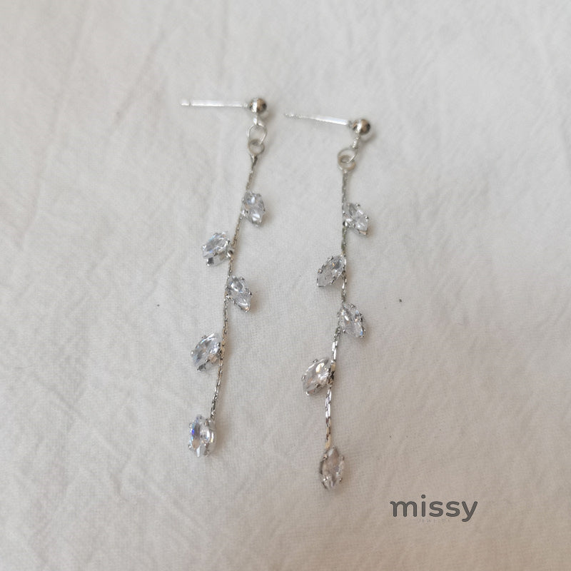 Jaylanie Zircon Leaf Dangle Earrings [3JL61RTV]