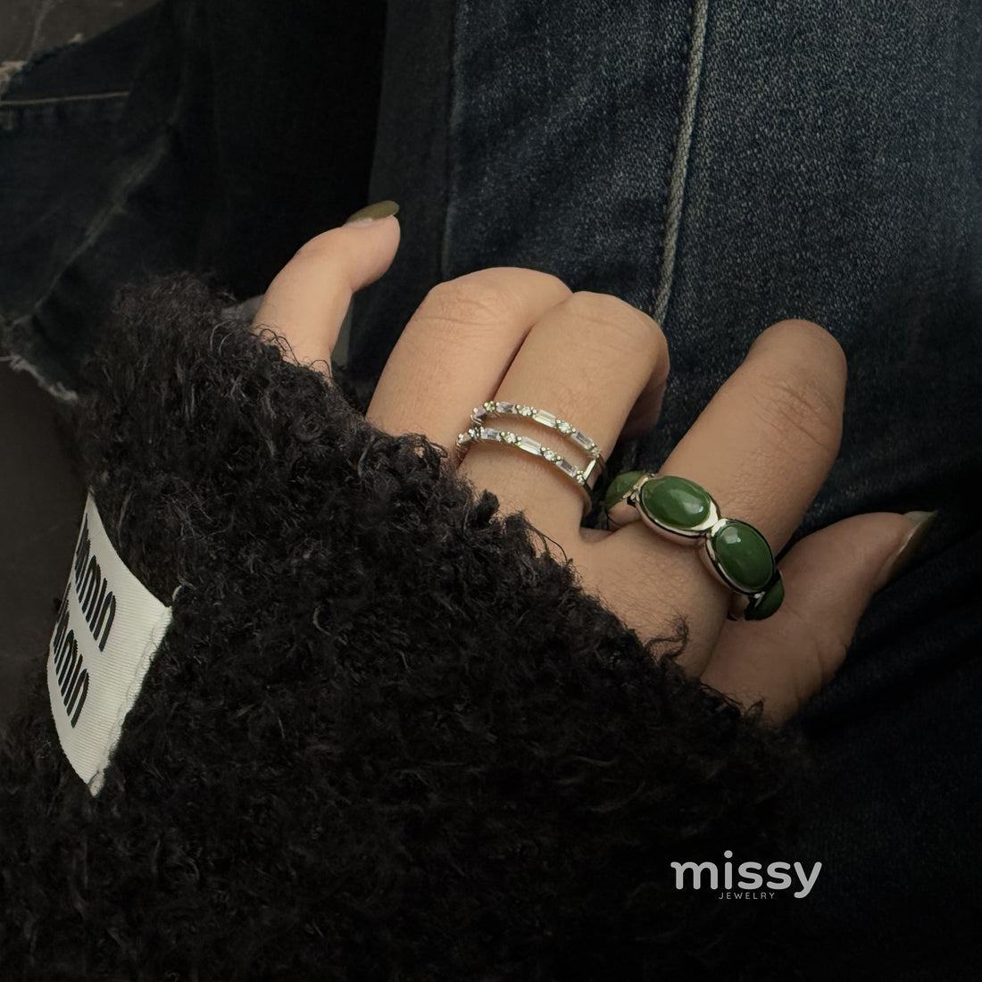 Jaziyah Drip Dot Ring [DM5WOOPM]
