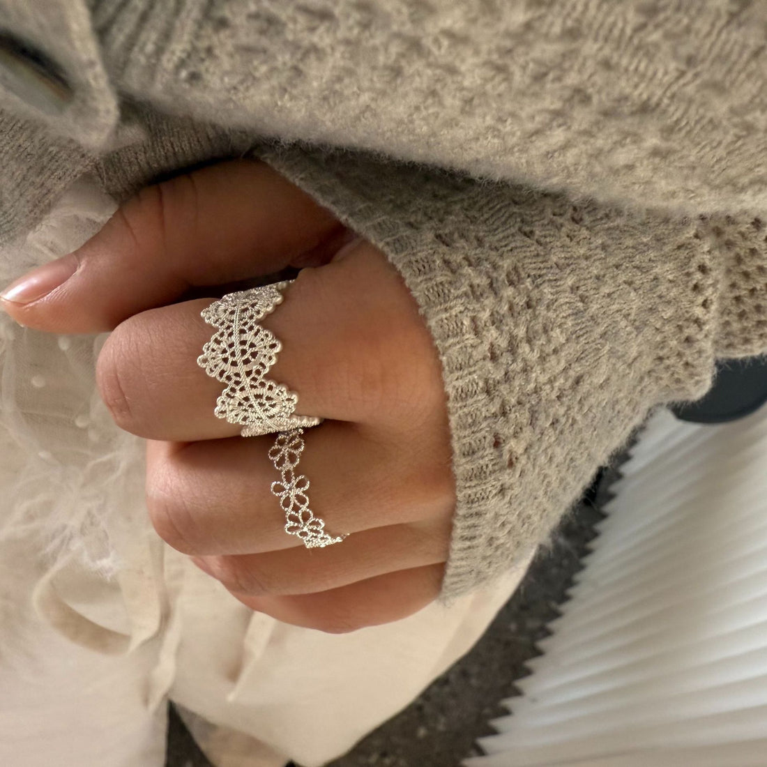 Jermani Delicate Lace Flower Ring [ISWWZP2B]