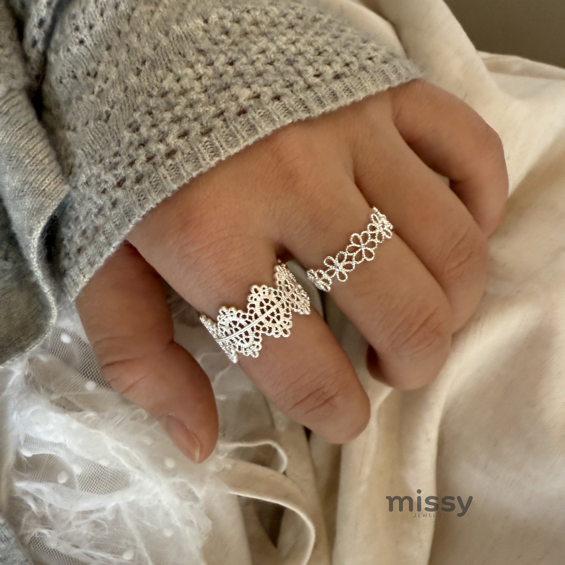 Jermani Delicate Lace Flower Ring [EH5Q06NR]