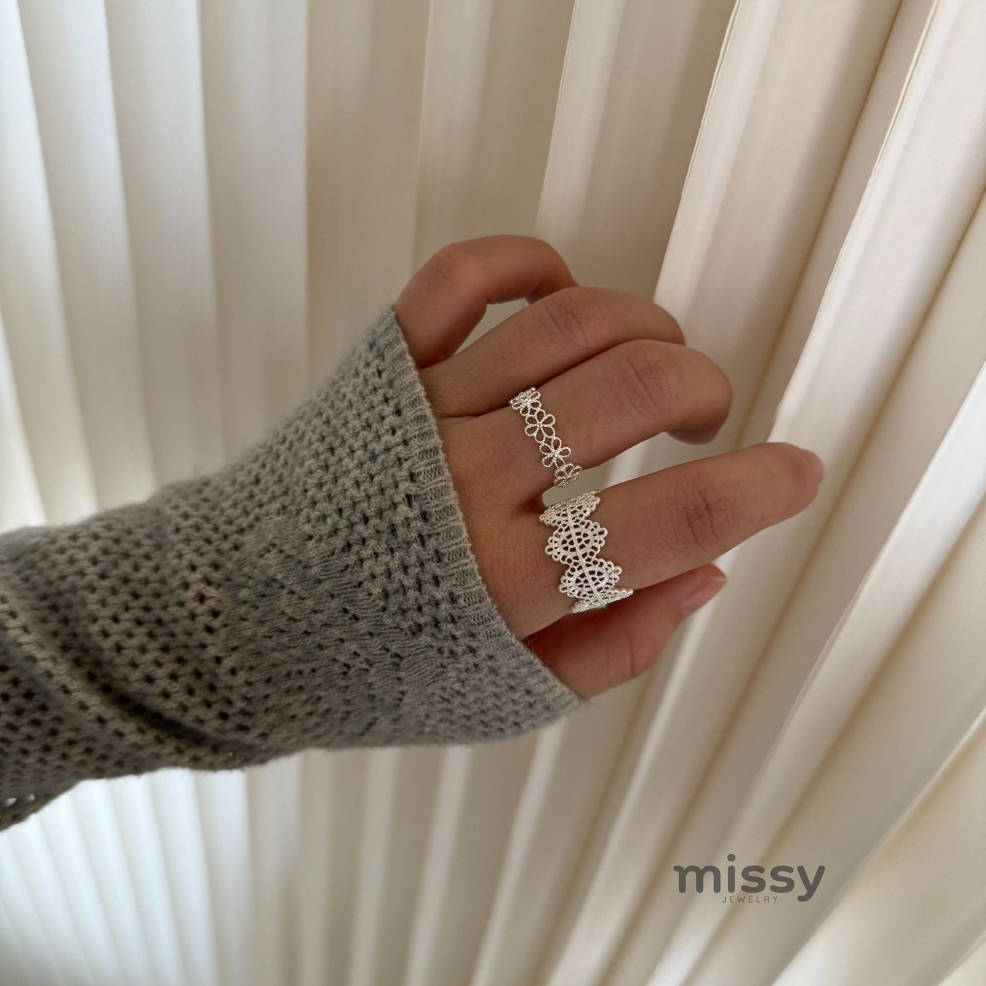 Jermani Delicate Lace Flower Ring [XDZ64AJ5]