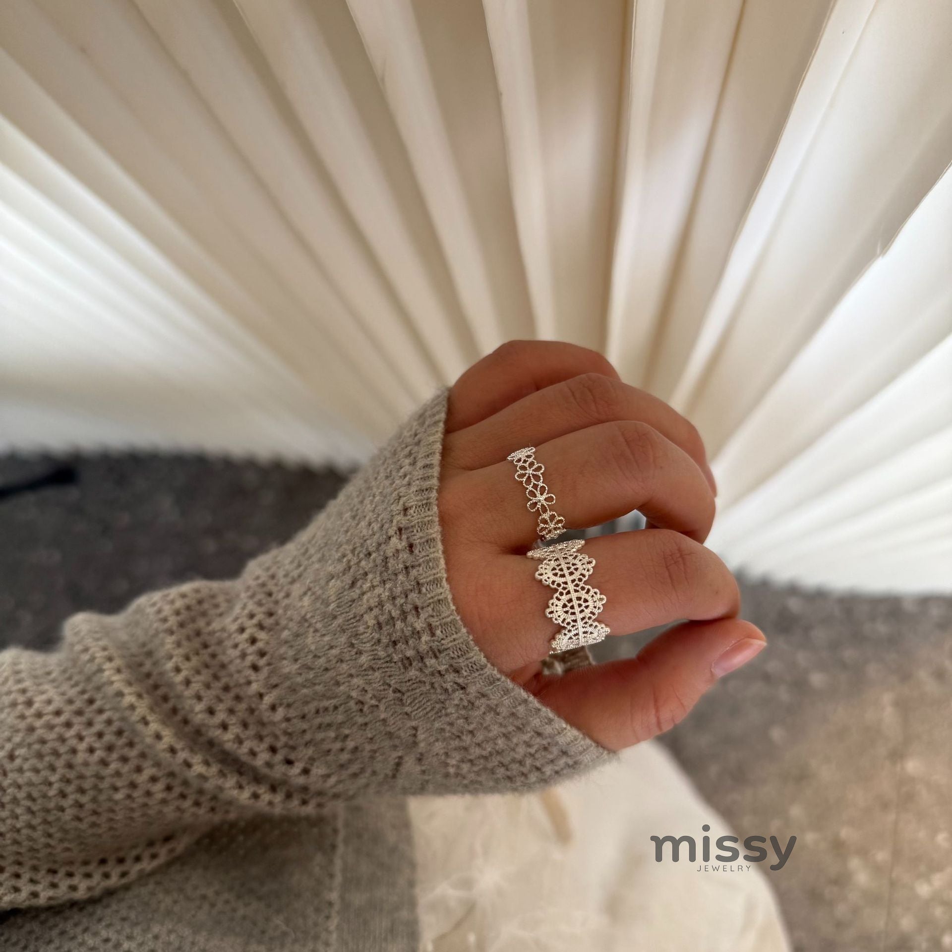 Jermani Delicate Lace Flower Ring [D80Y0ZHA]