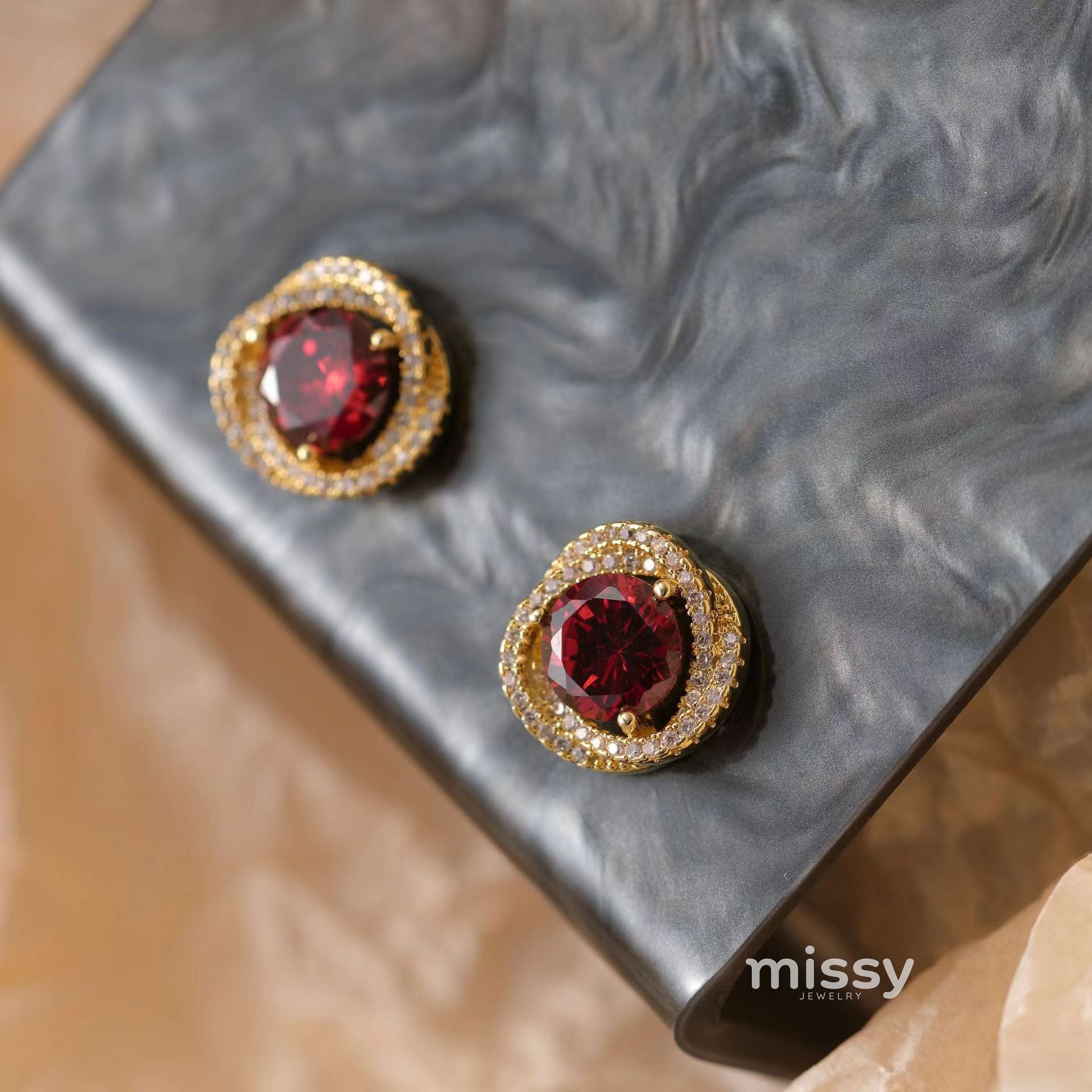 Jolynn Hollow Garnet Zircon Earrings [29OZ5SD6]