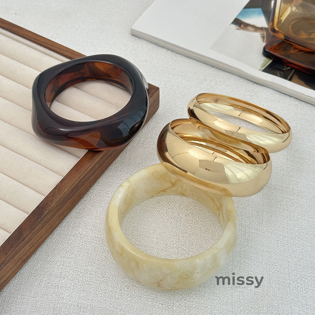 Jovanna Marbled Statement Bangle [24K8X8UO]