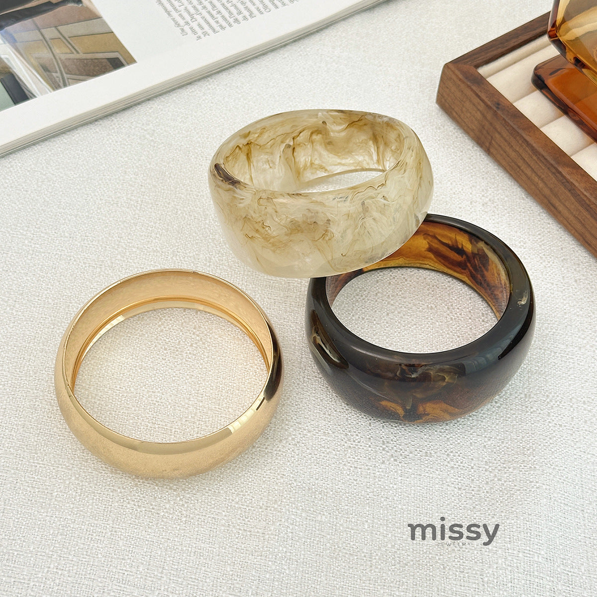 Jovanna Marbled Statement Bangle [8ABYALE9]