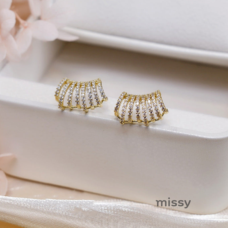 Junie Gold Pavé Crystal Studs [5CA93I6Z]