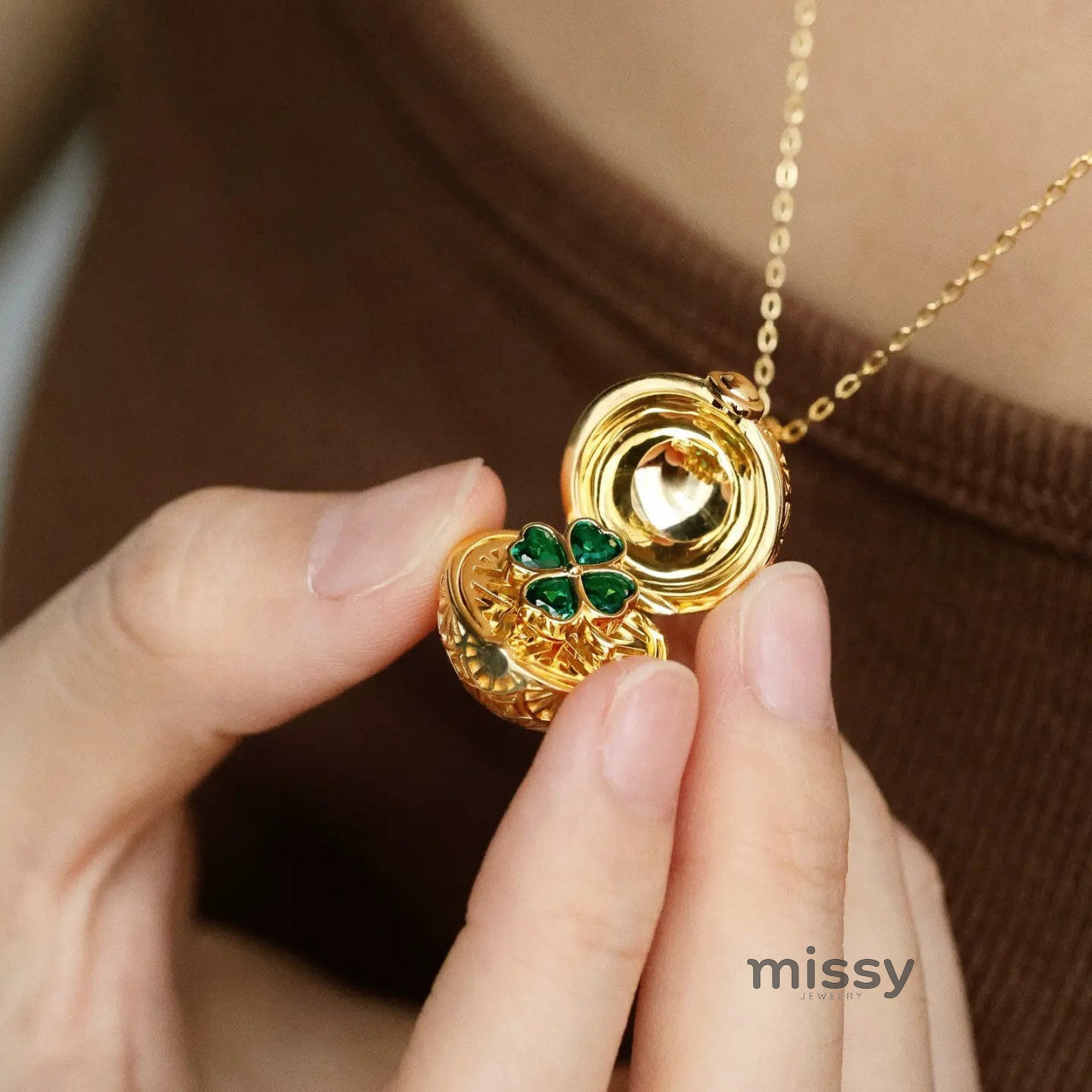Kaedyn Retro Charm Locket [881LP9SZ]