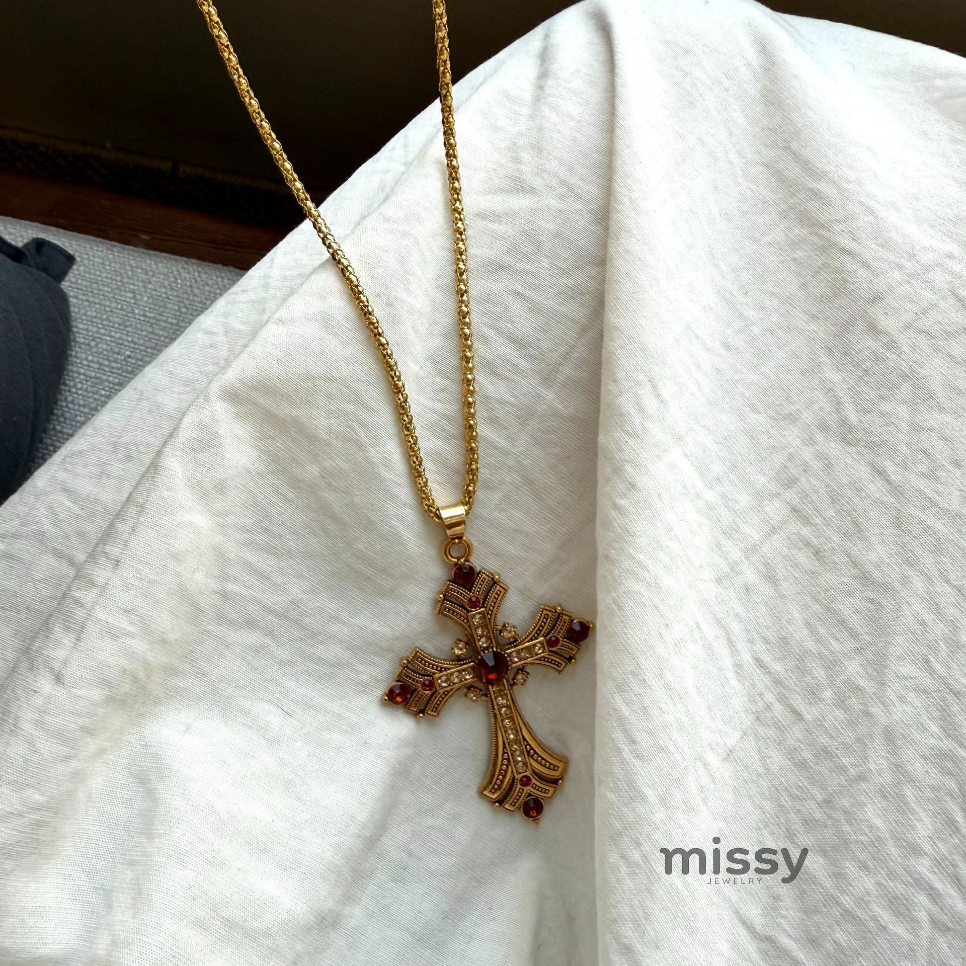Karmella Retro Cross Necklace [26V16U9W]