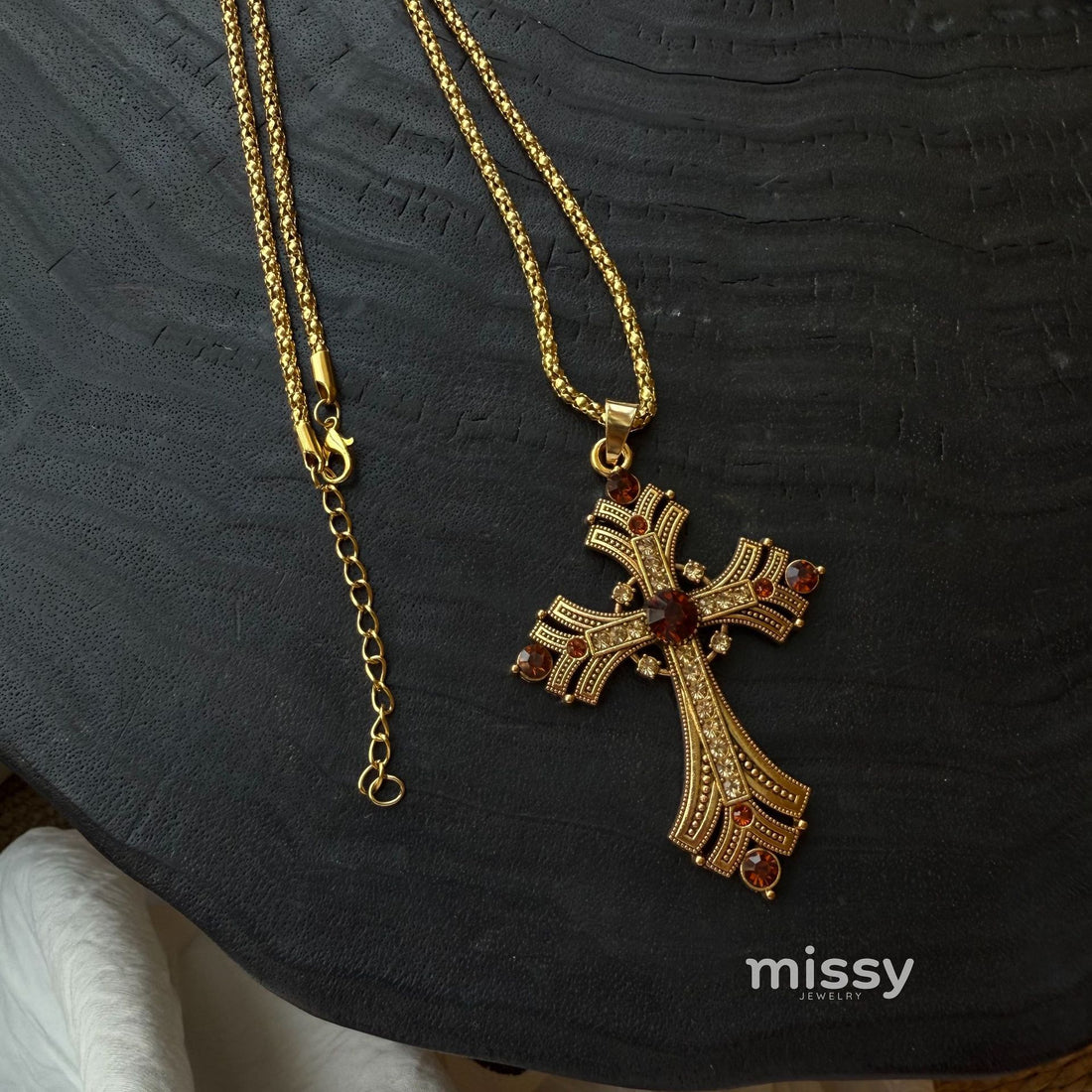 Karmella Retro Cross Necklace [KTZS8UHH]