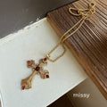 Karmella Retro Cross Necklace [R3A0NEIG]
