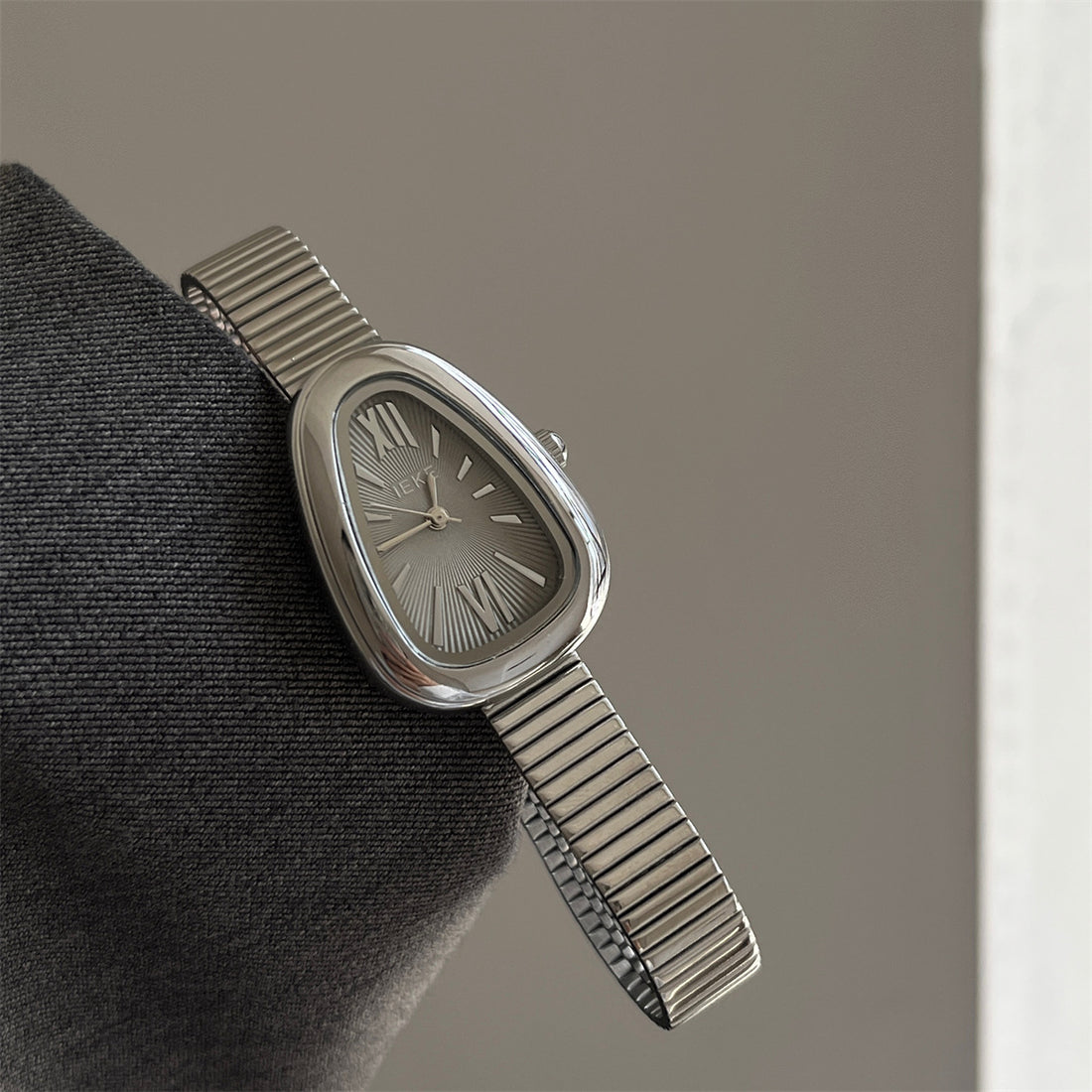 Kathrine Snakehead Quartz Watch [QJRG481O]