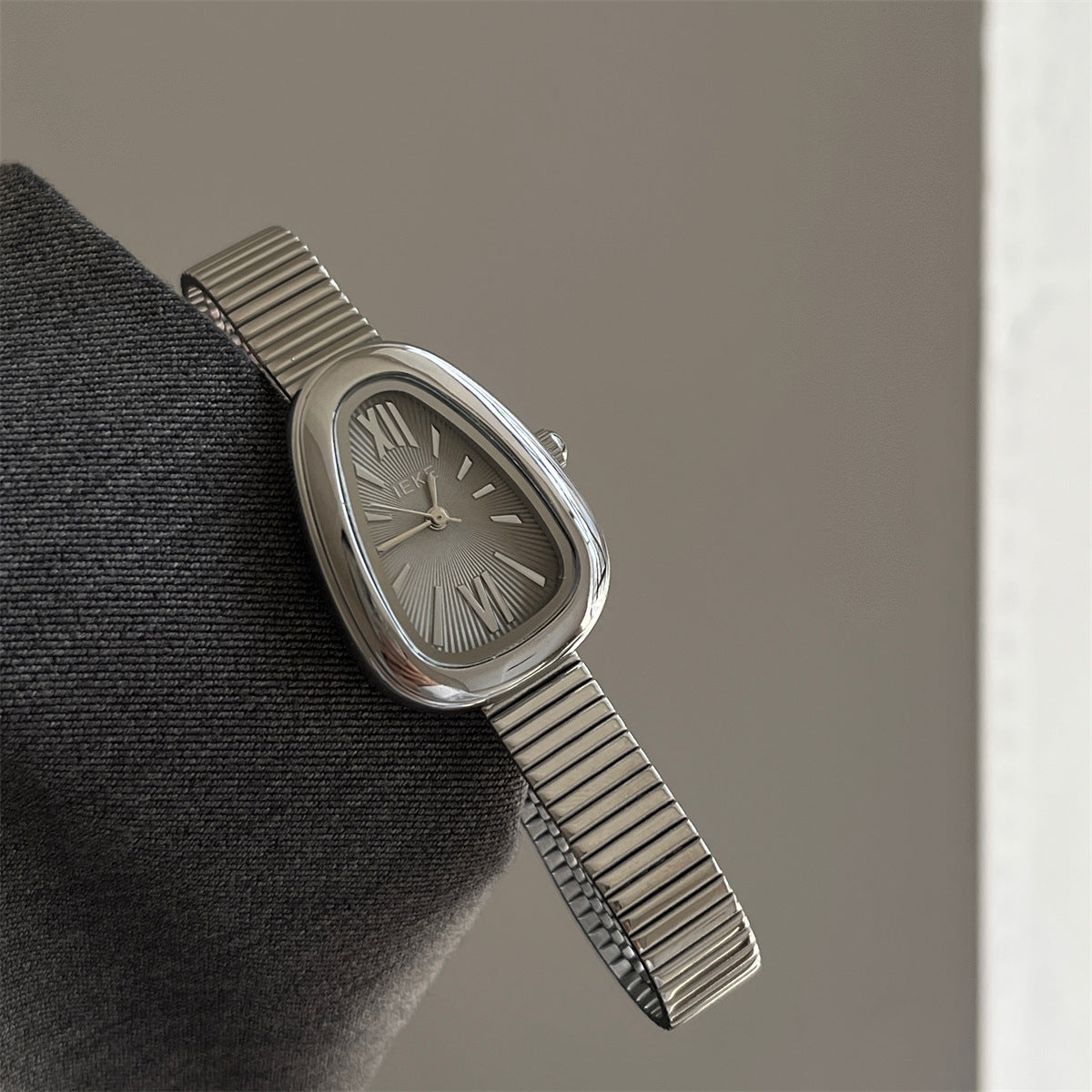 Kathrine Snakehead Quartz Watch [QJRG481O]