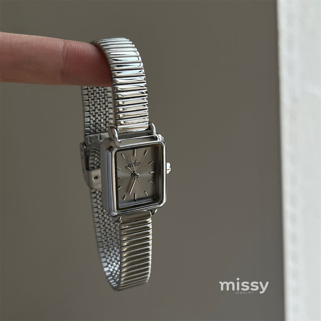 Kathrine Snakehead Quartz Watch [QJRG481O]