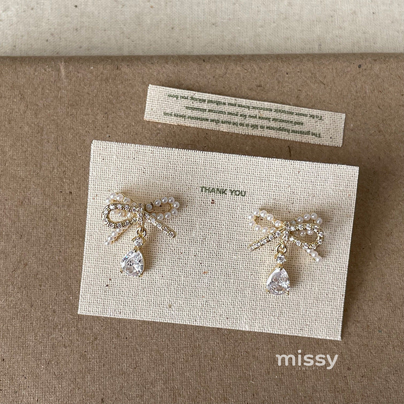 Kelcie Pearl Bow Drop Earrings [NTLOGE7J]