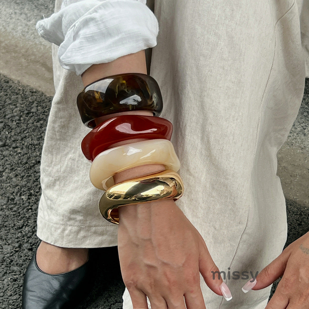 Khali Irregular Smudged Bangle [4ZGH00EP]