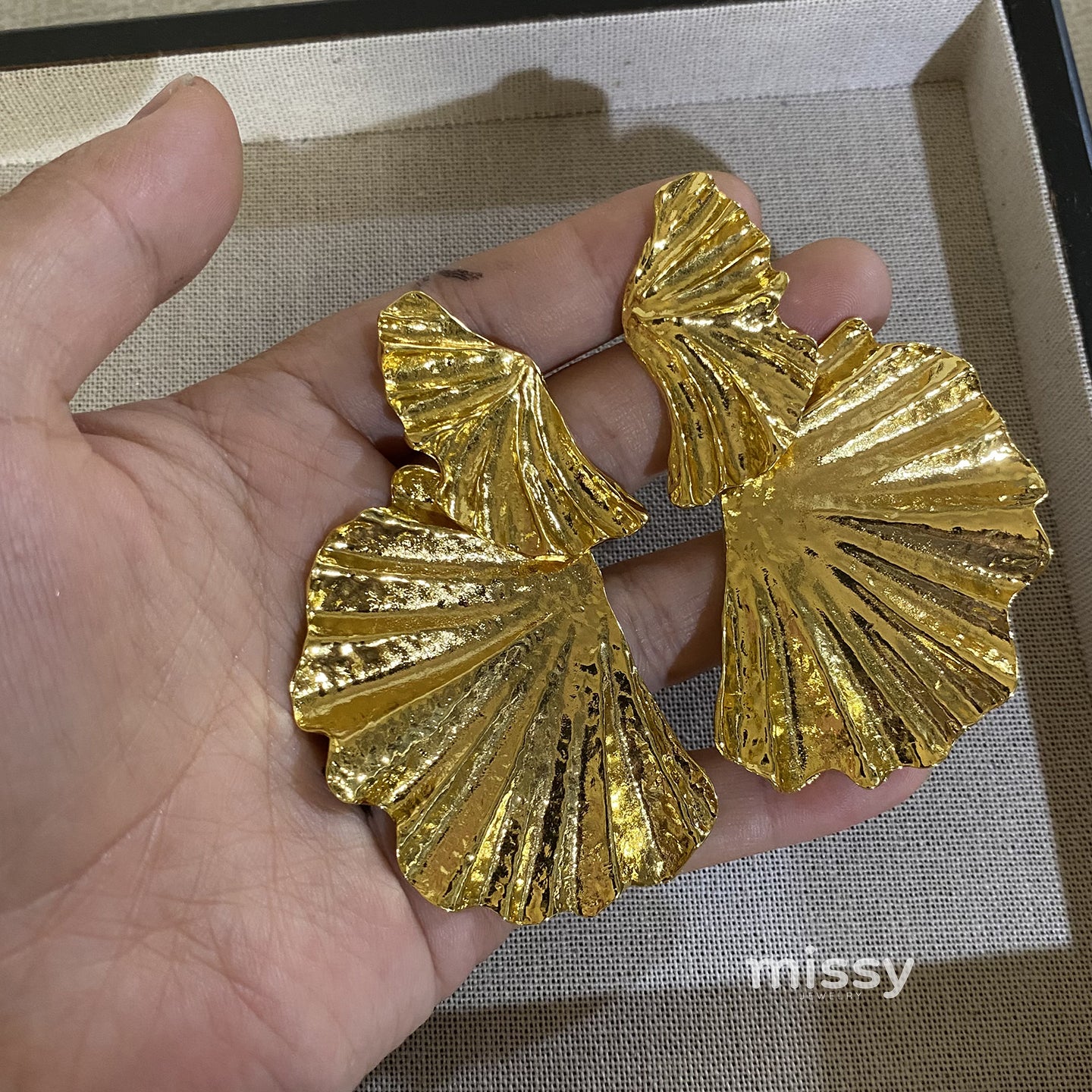 Khloe Gilded Leaf Statement Earrings [9EEGNQPE]