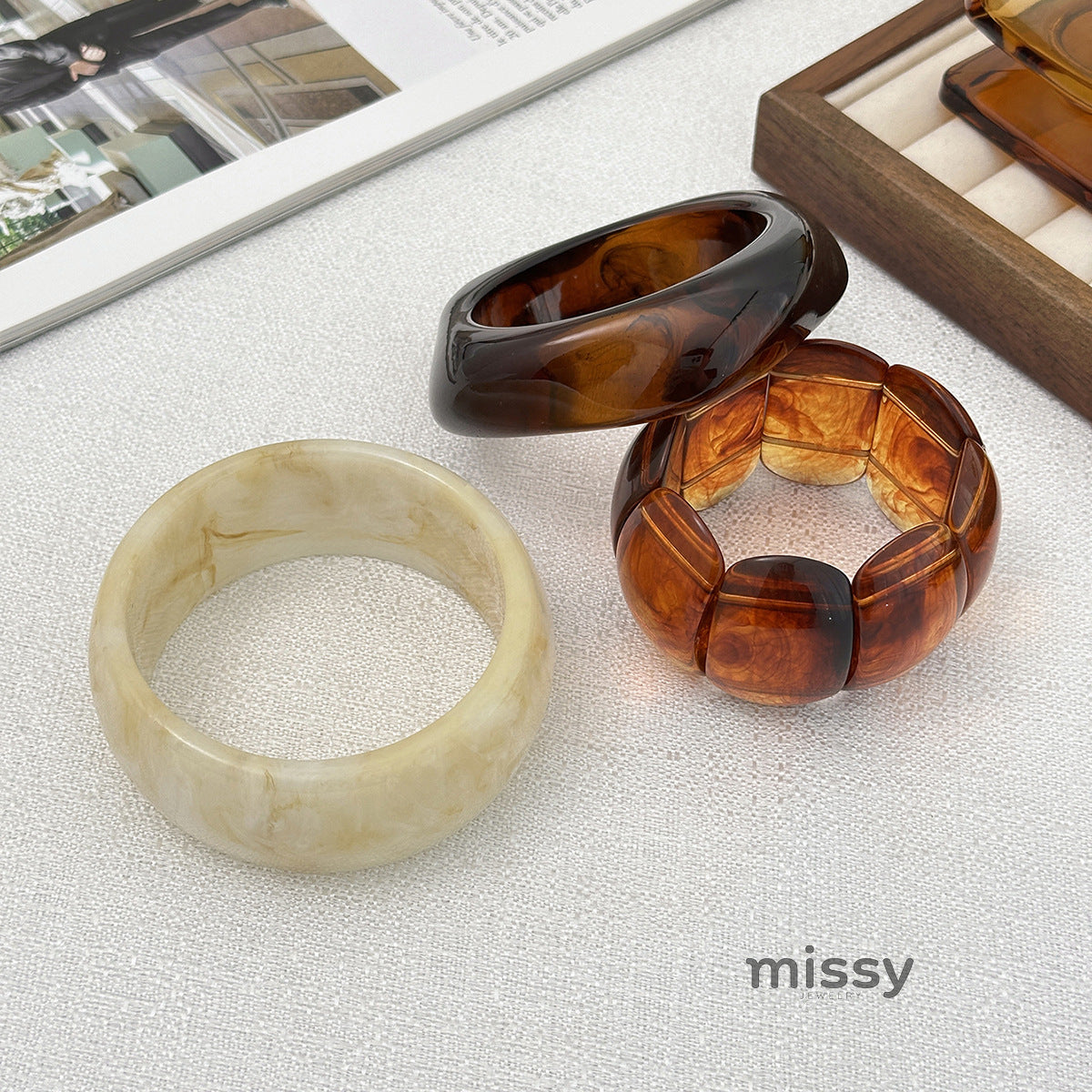 Kiersten Organic Resin Bangle [I1JYDK4J]