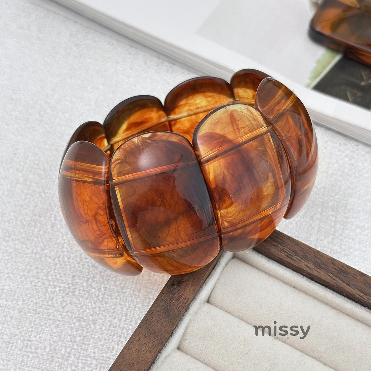 Kiersten Organic Resin Bangle [GL443BWS]