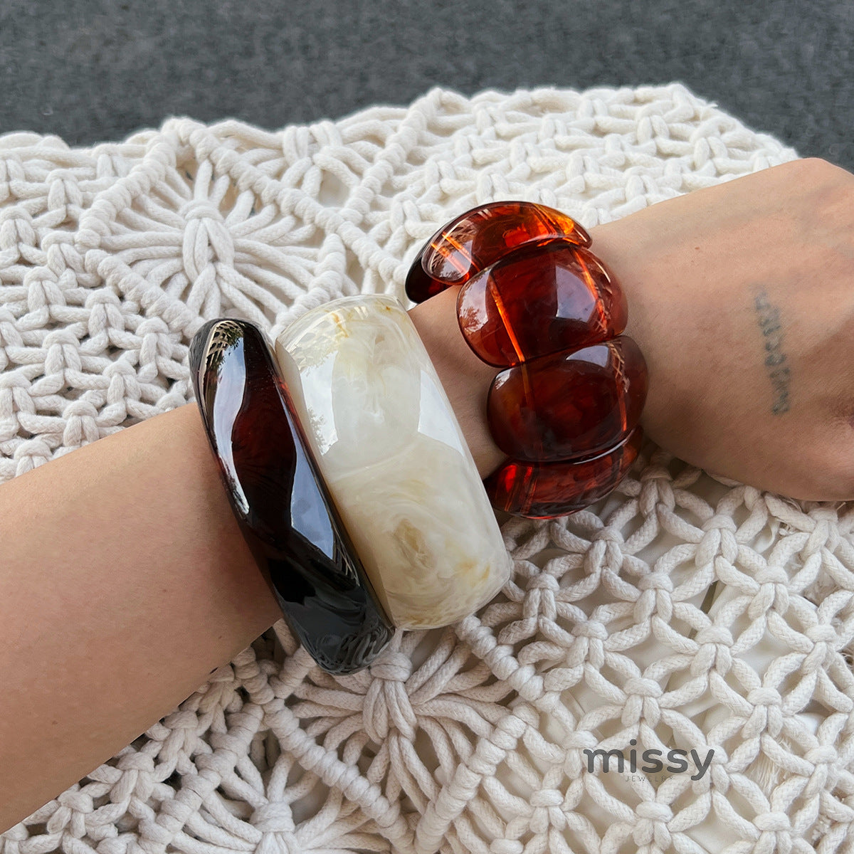 Kiersten Organic Resin Bangle [NGU4YALM]