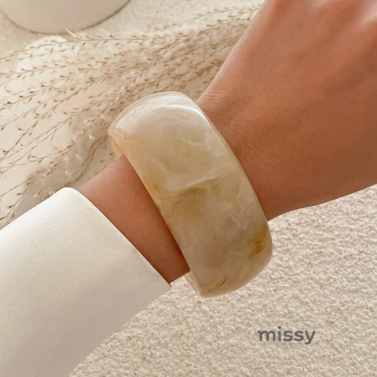 Kiersten Organic Resin Bangle [ZN9MKLV2]