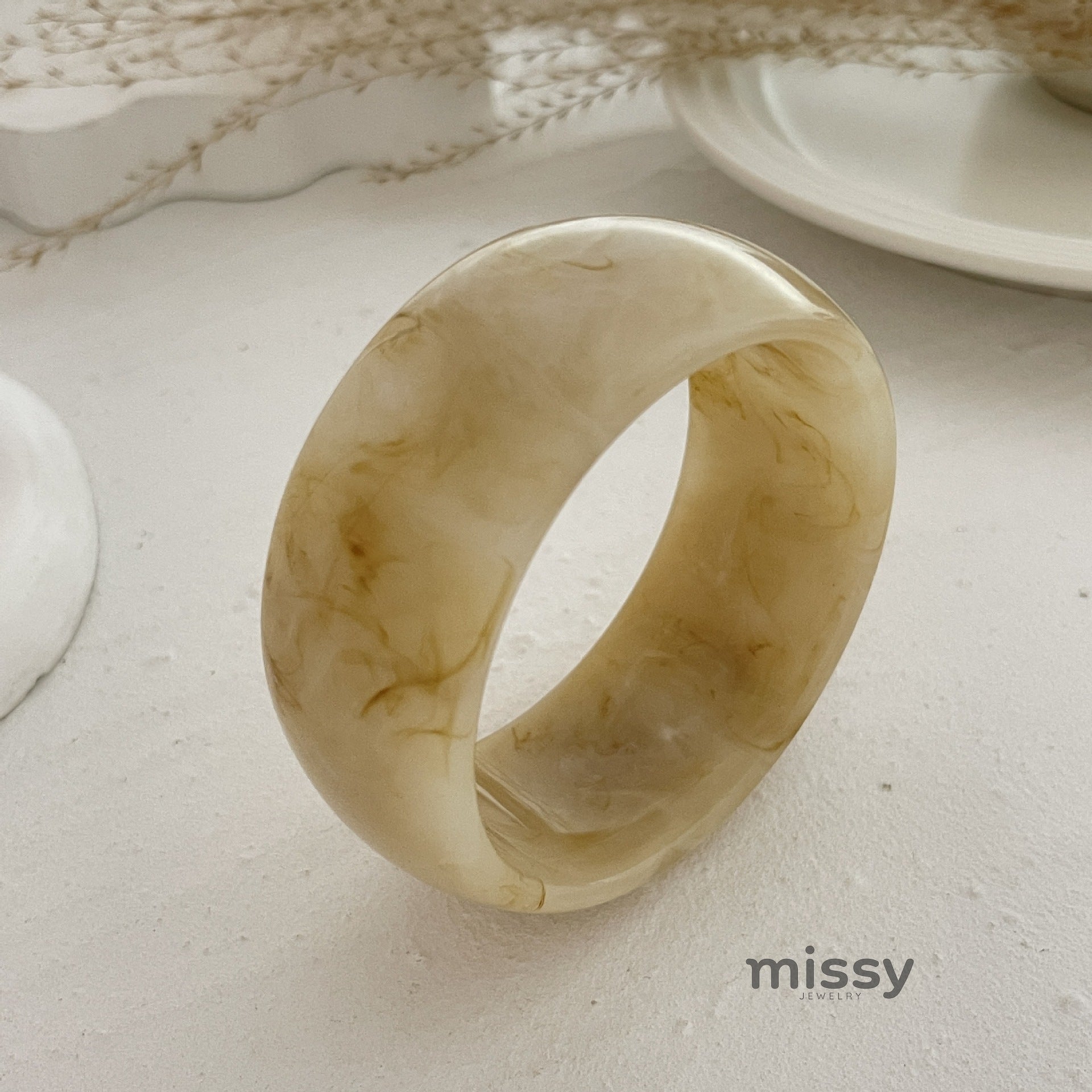 Kiersten Organic Resin Bangle [ESECS6LD]