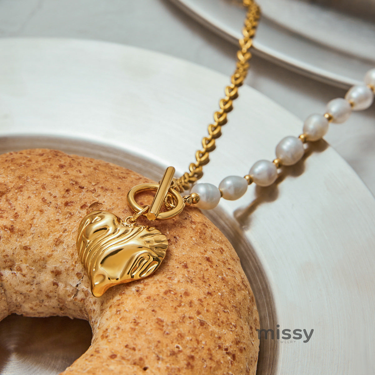 Kimberlee Heart Pearl Necklace [190YGJ2C]