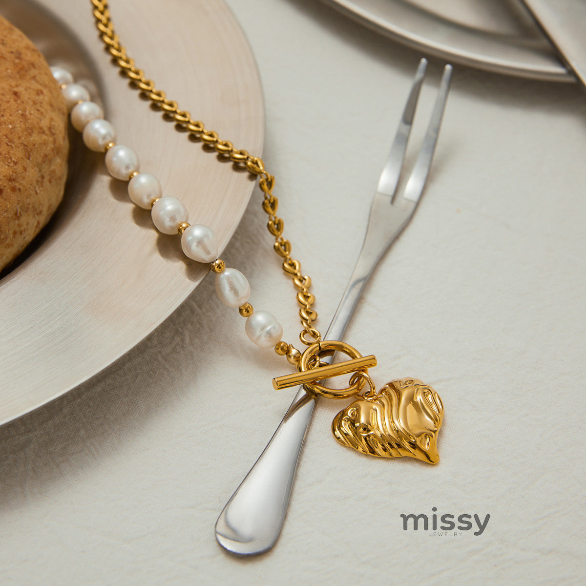 Kimberlee Heart Pearl Necklace [DDD8BBS6]