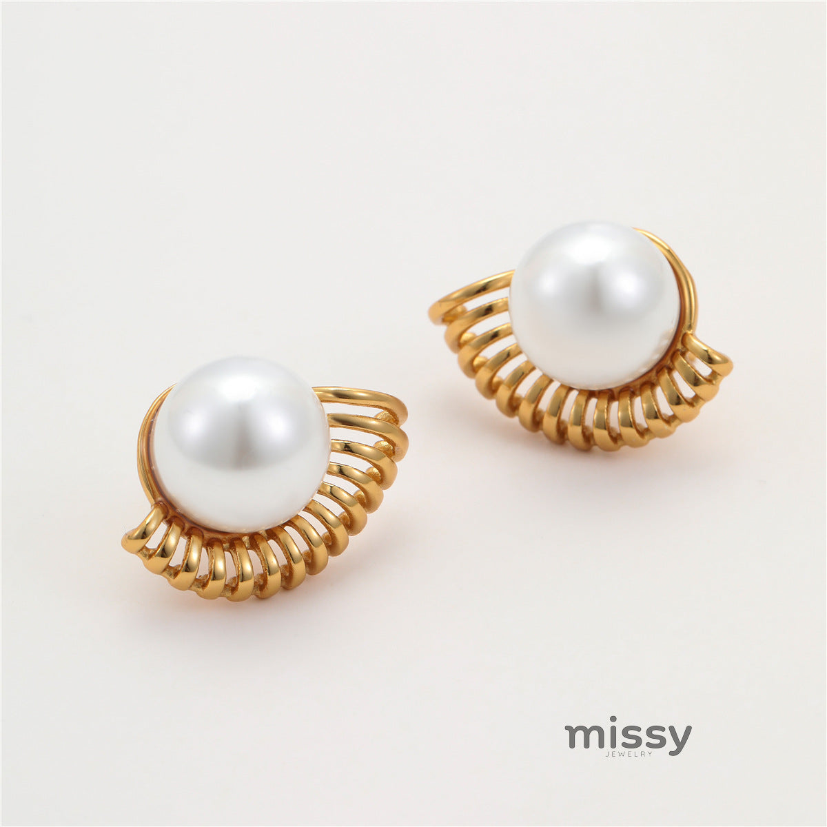 Kyleah Radiant Pearl Studs [CZ7RECLR]