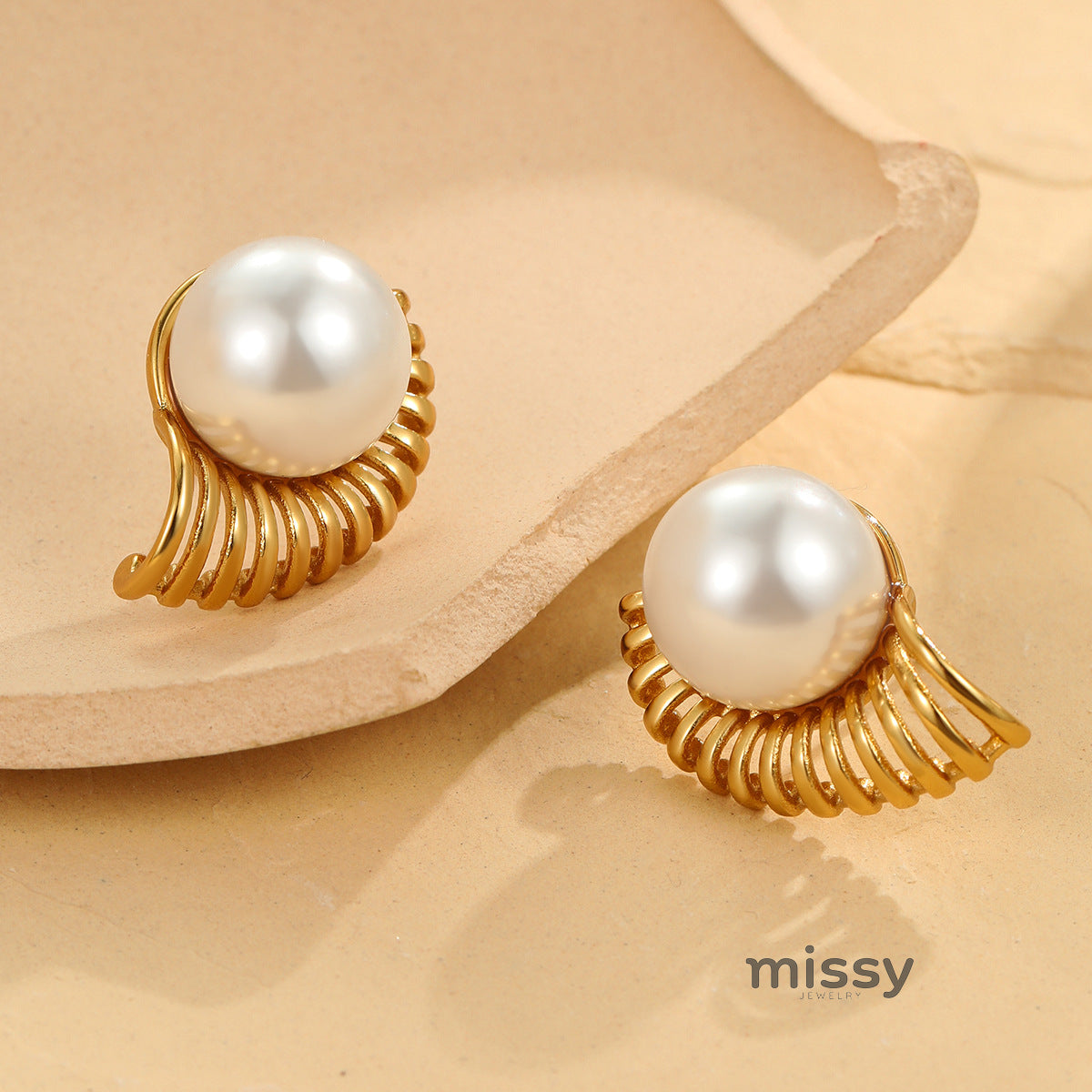 Kyleah Radiant Pearl Studs [5NMB1HT6]