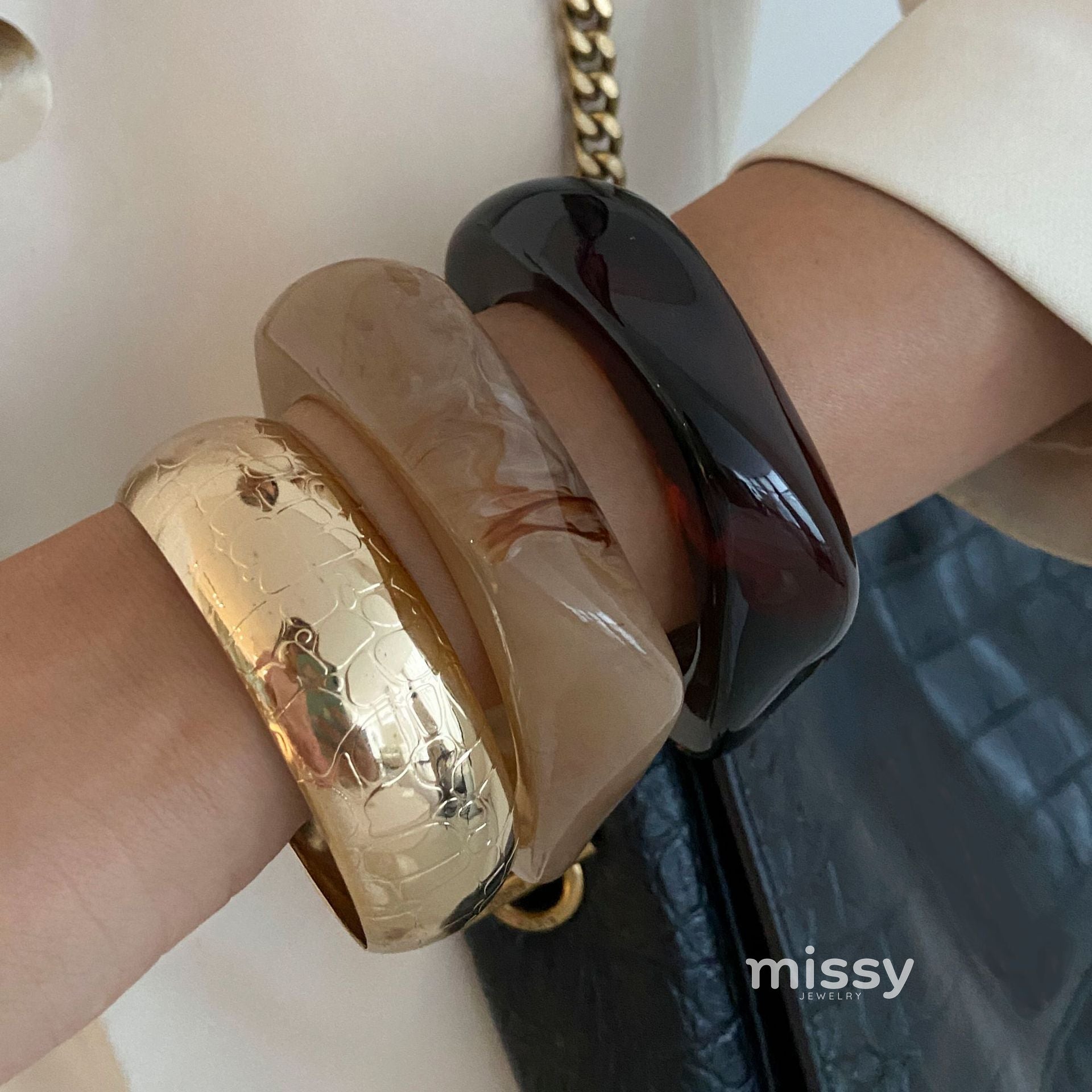 Kyndell Asymmetrical Resin Cuff Bracelet [A1ULO1UT]