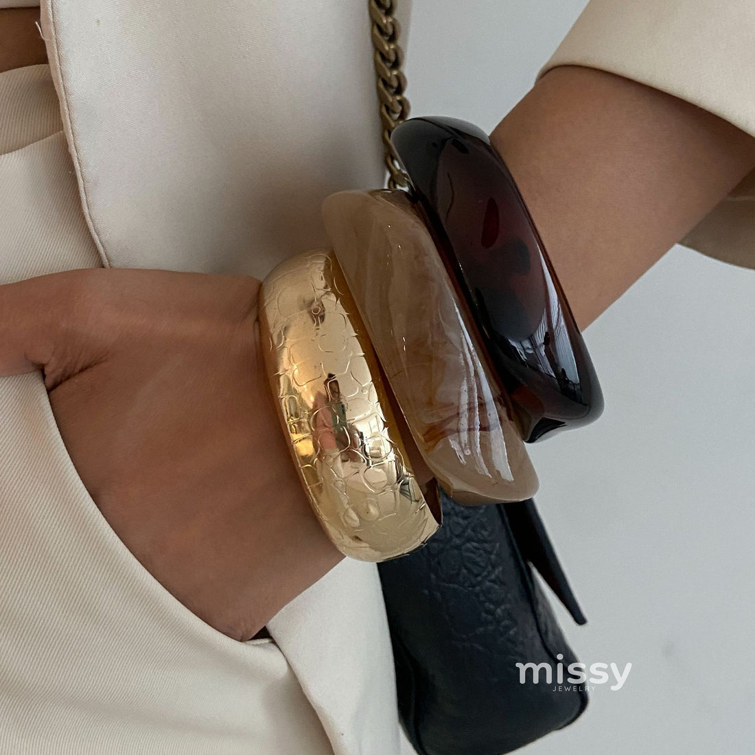 Kyndell Asymmetrical Resin Cuff Bracelet [OV3WM99D]