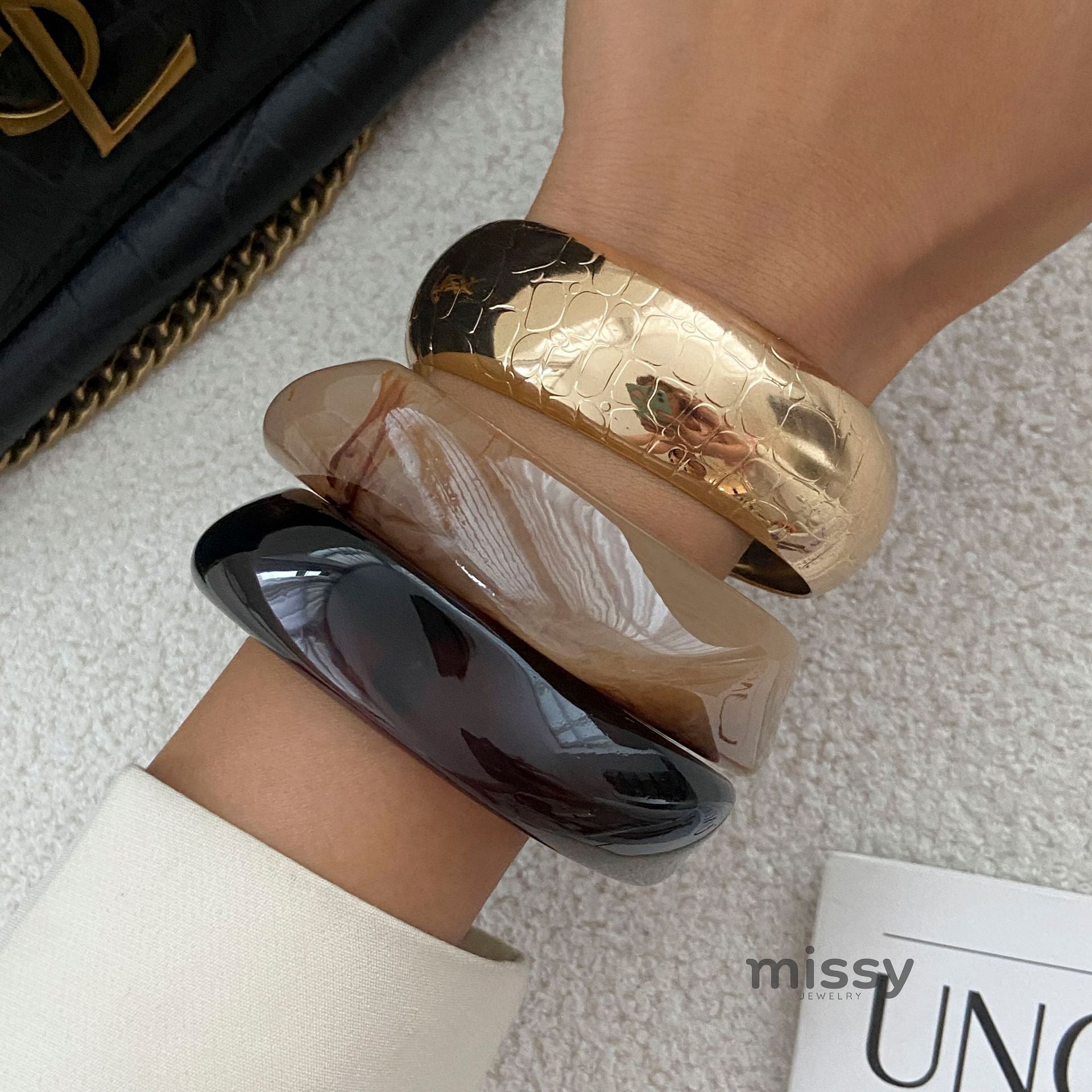 Kyndell Asymmetrical Resin Cuff Bracelet [T4BN45YO]