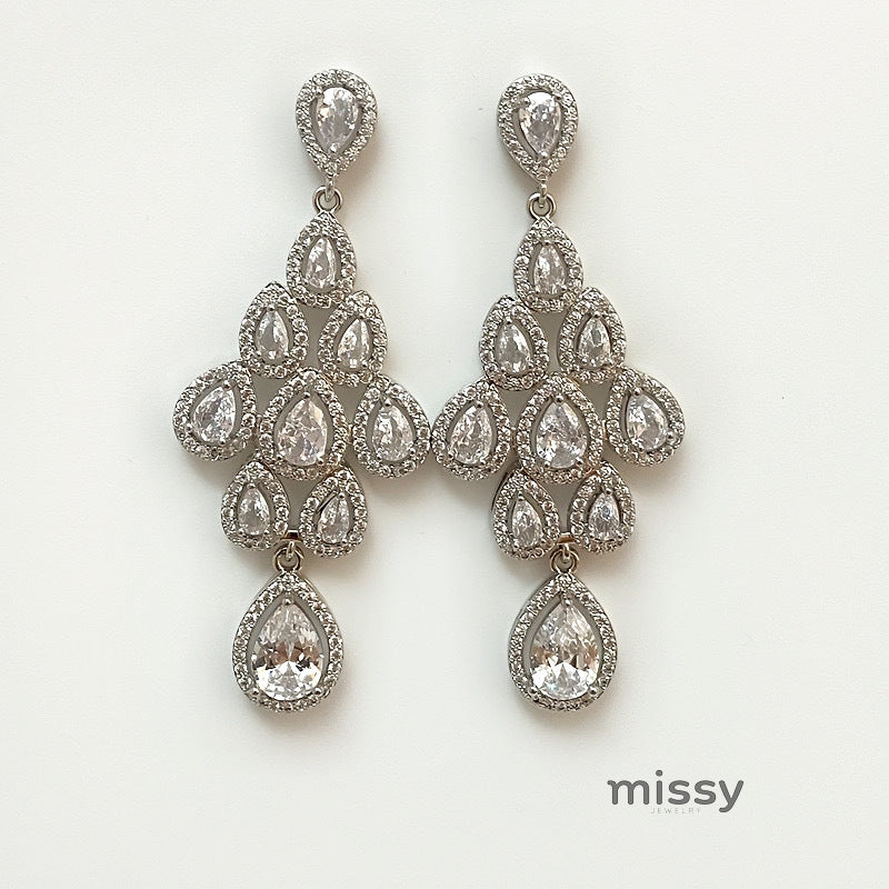 Laurie Zircon Leaf Tassel Earrings [UMROYN4H]