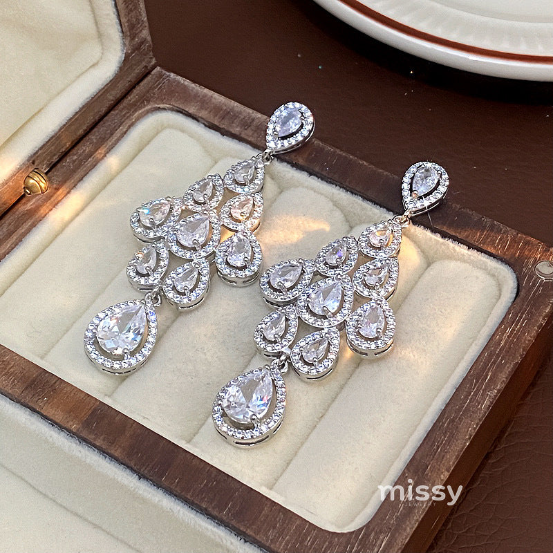 Laurie Zircon Leaf Tassel Earrings [Z0SAVMR1]