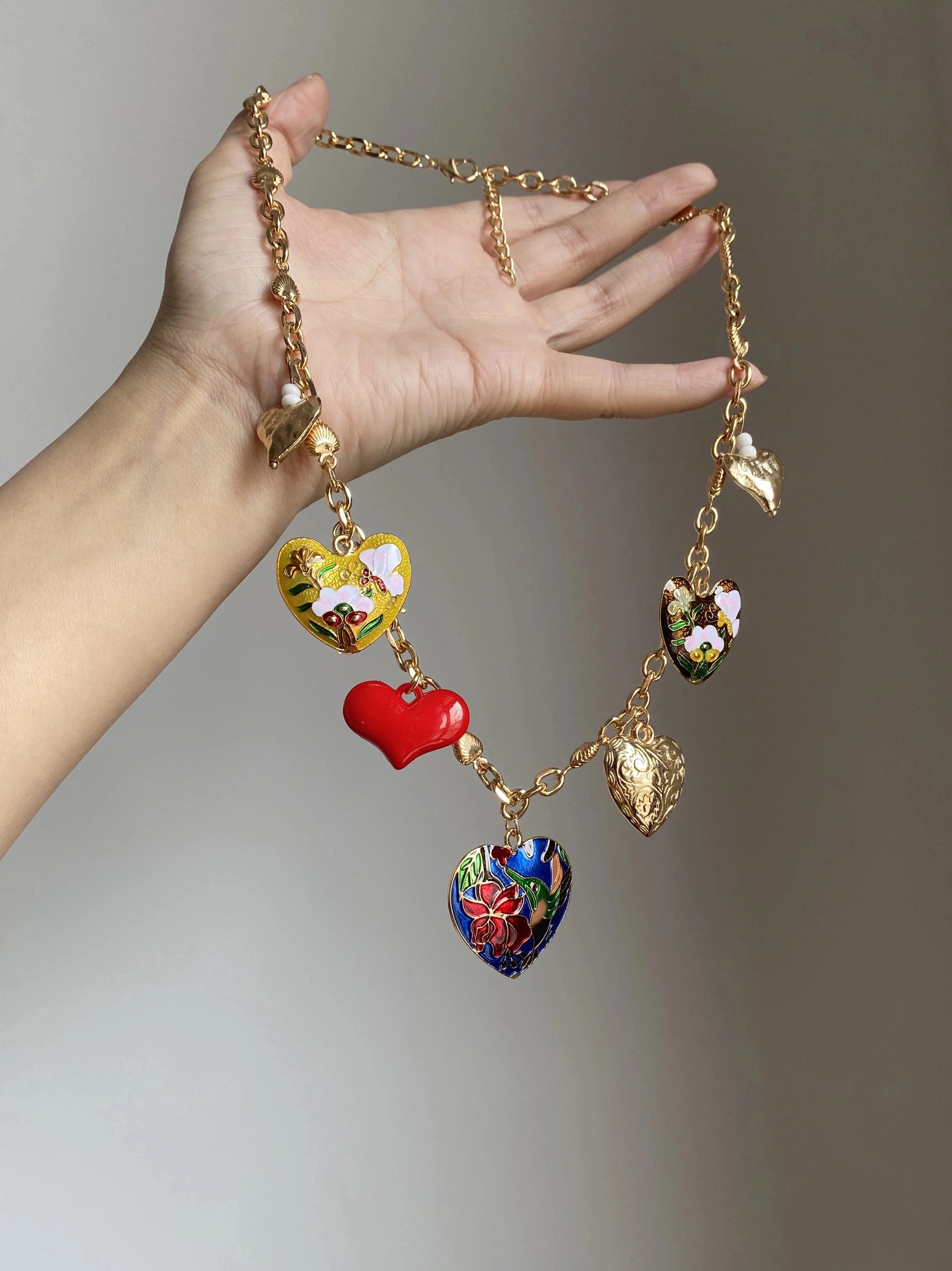 Layered Heart and Flower Pendant Necklace [UAXVJ3WU]