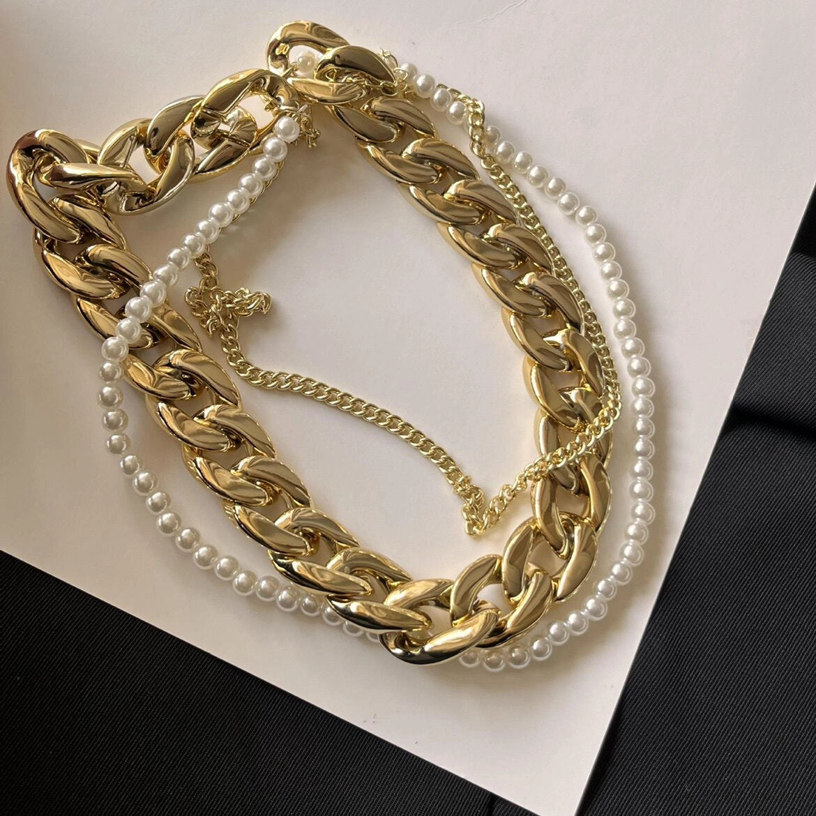 Layered Pearl and Chain Necklace [IMLOI5VV]