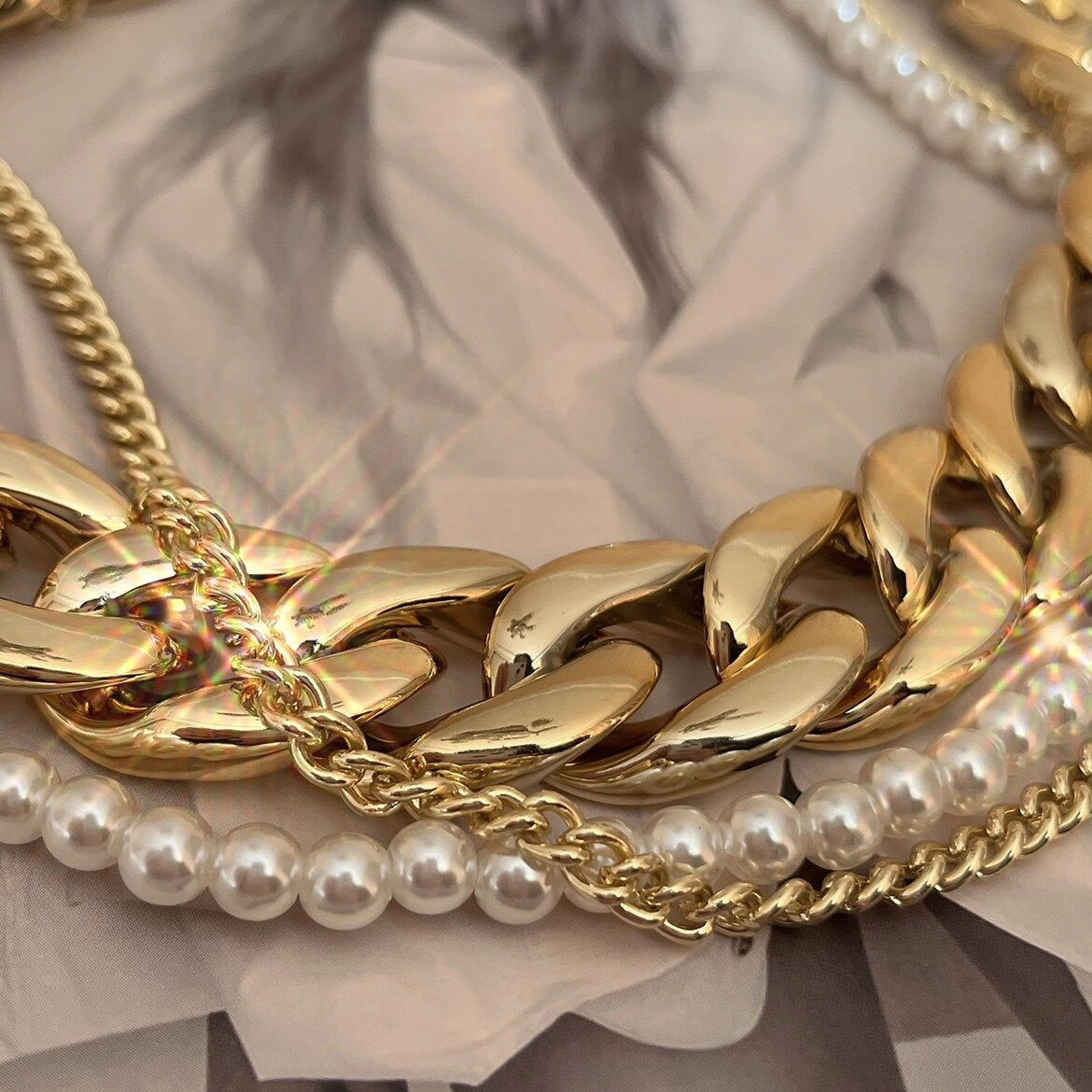 Layered Pearl and Chain Necklace [2QLQGMT7]