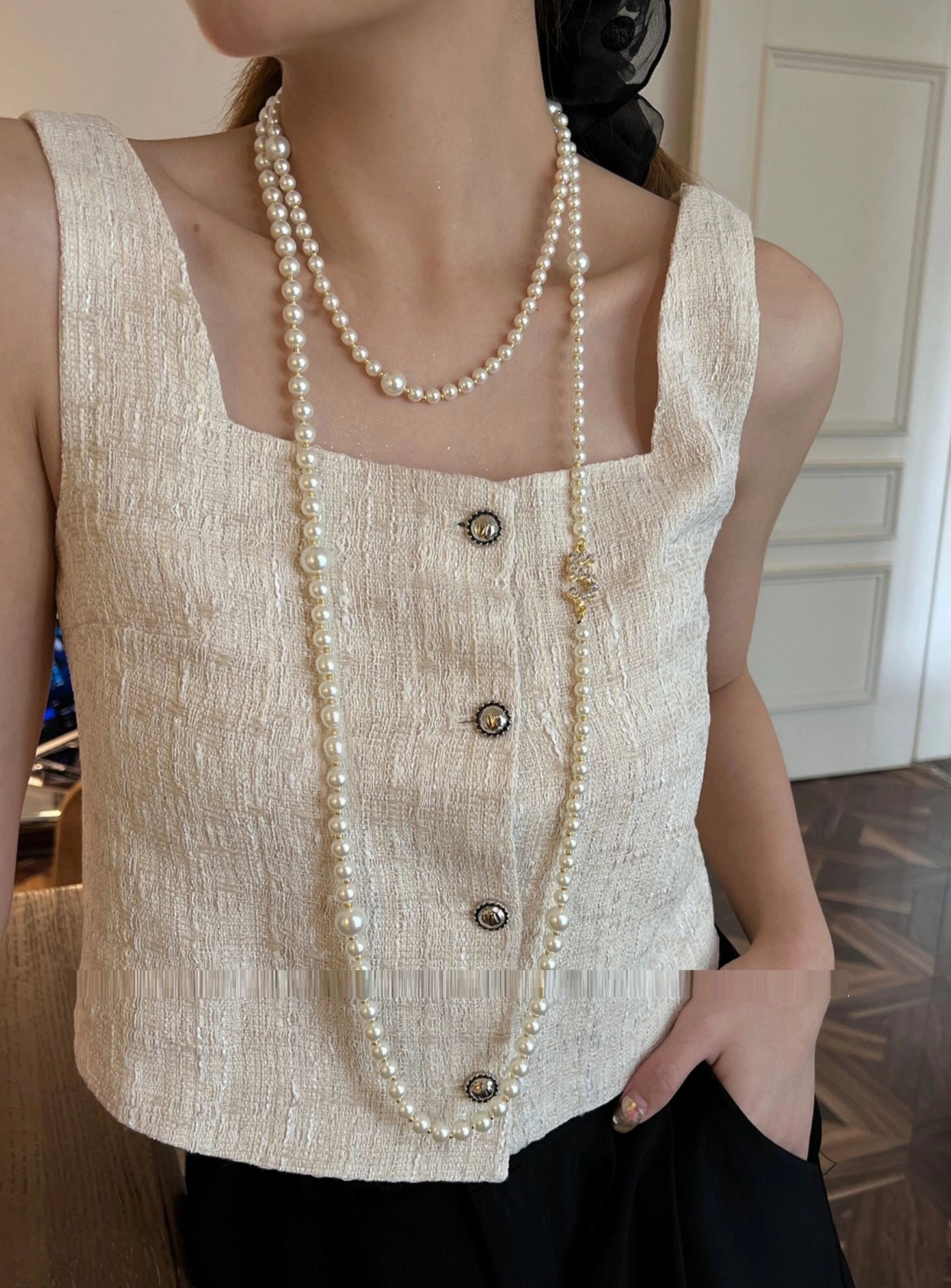 Layered Pearl and Crystal Necklace [Q8K9E5AP]
