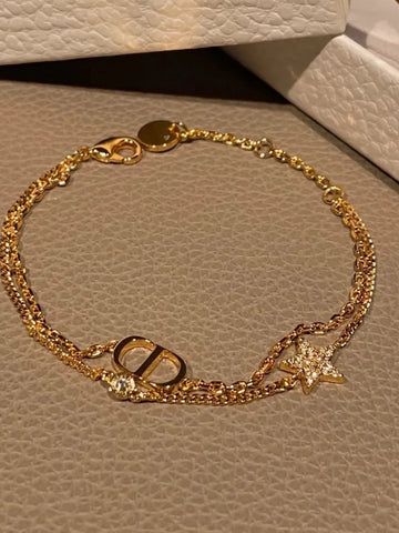 Layered Star Pendant Bracelet [URCIM95F]