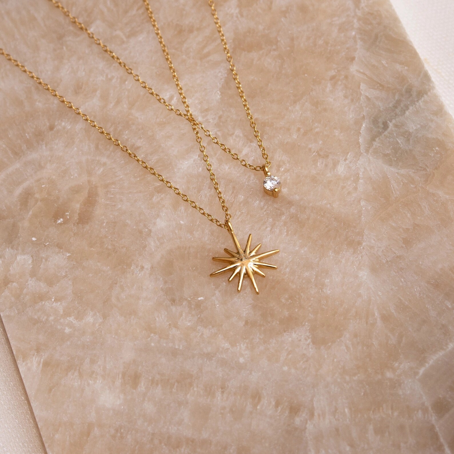 Layered Star Pendant Necklace [ZD49PLZF]