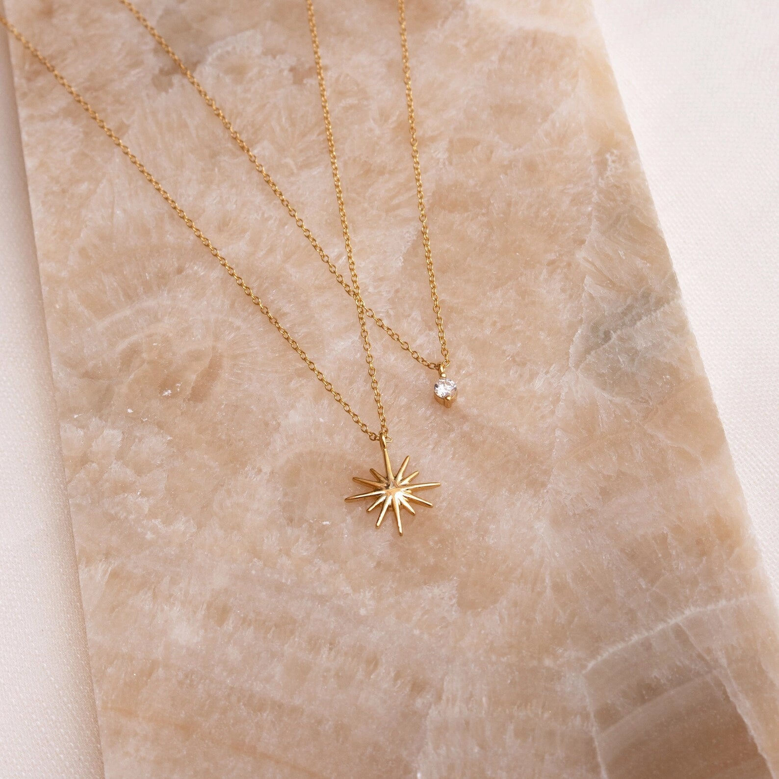 Layered Star Pendant Necklace [3P357B9C]