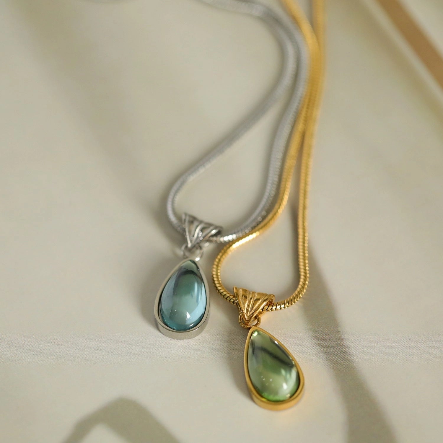 Layered Water Drop Pendant Necklace [KTC0Z1W7]