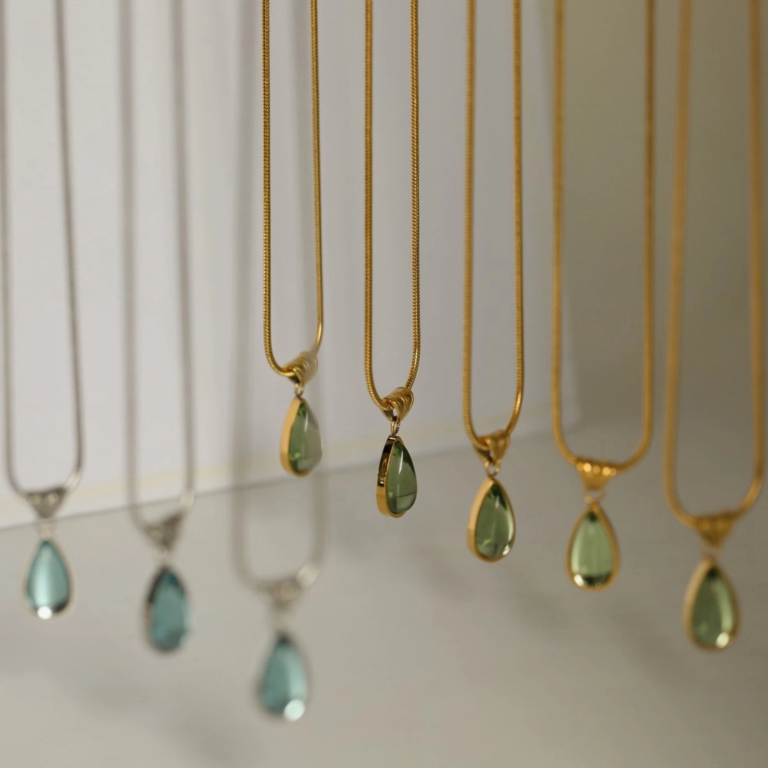 Layered Water Drop Pendant Necklace [UG6EJX5A]