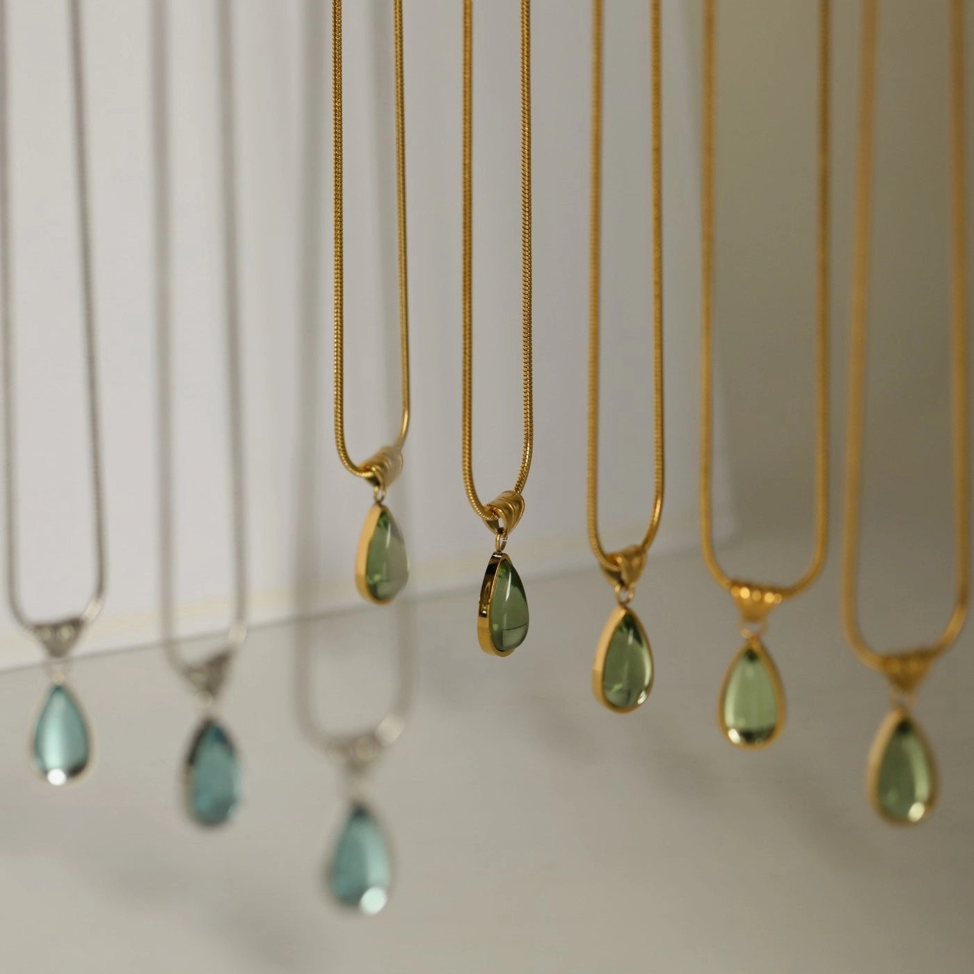 Layered Water Drop Pendant Necklace [UG6EJX5A]