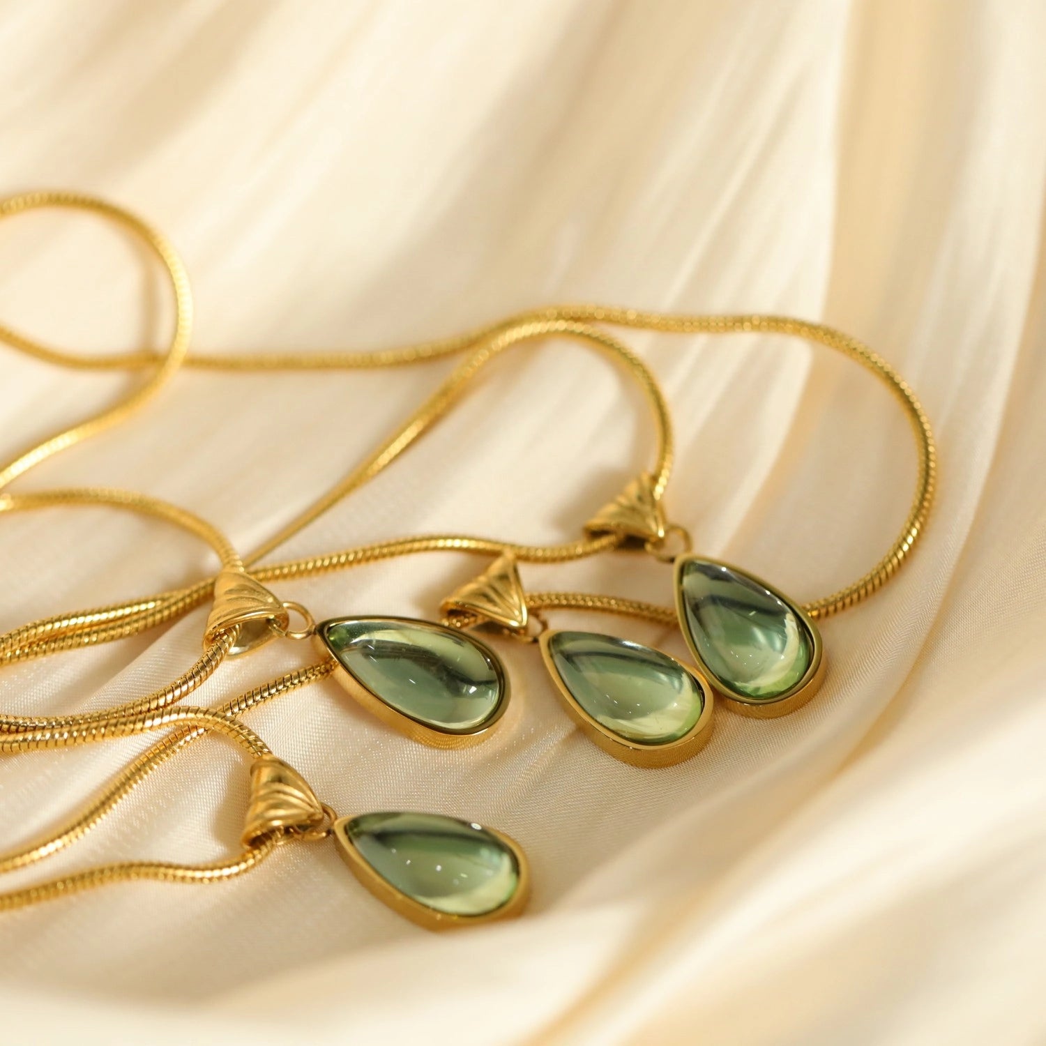Layered Water Drop Pendant Necklace [98V0YUDJ]