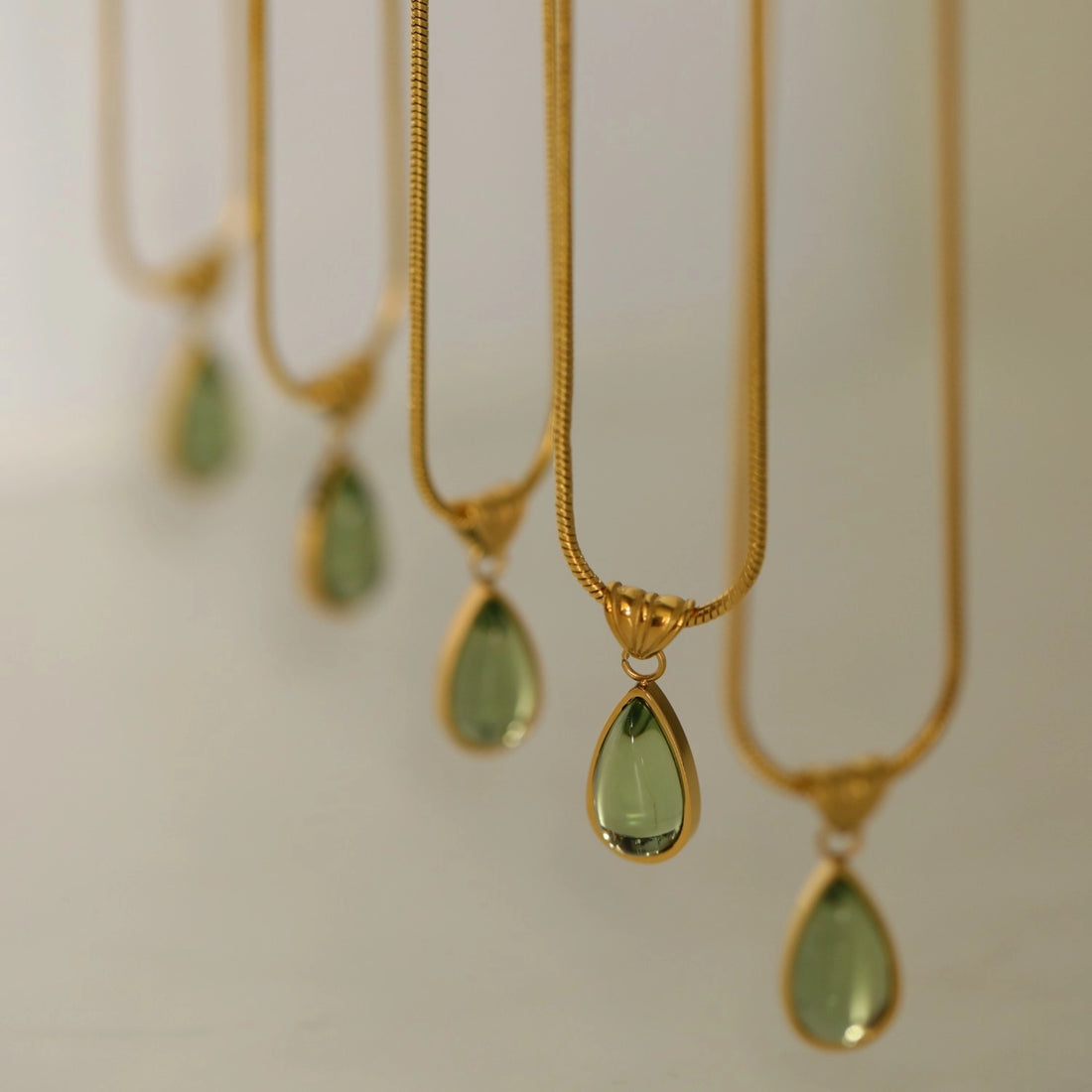 Layered Water Drop Pendant Necklace [UG6EJX5A]