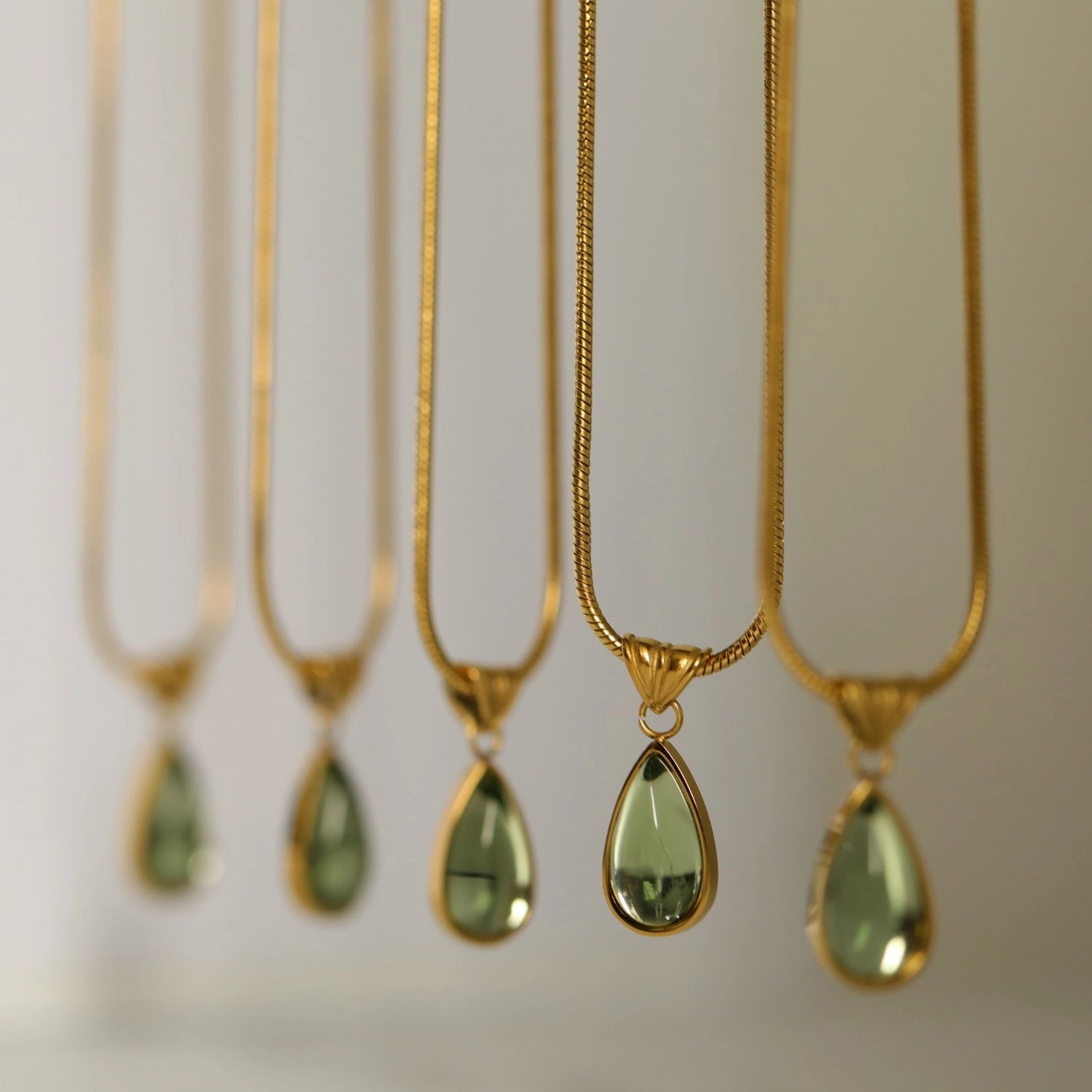 Layered Water Drop Pendant Necklace [RDHKTRYW]